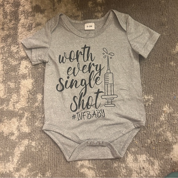 Baby Unisex Gray "IVF Baby" Onesie 0-3 months (NEW) - Picture 1 of 3